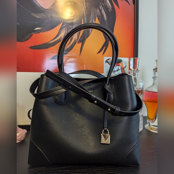 Low staet - Michael Kors - Black Small Tote with Crossbody Strap - EUC - Picture 3 of 10